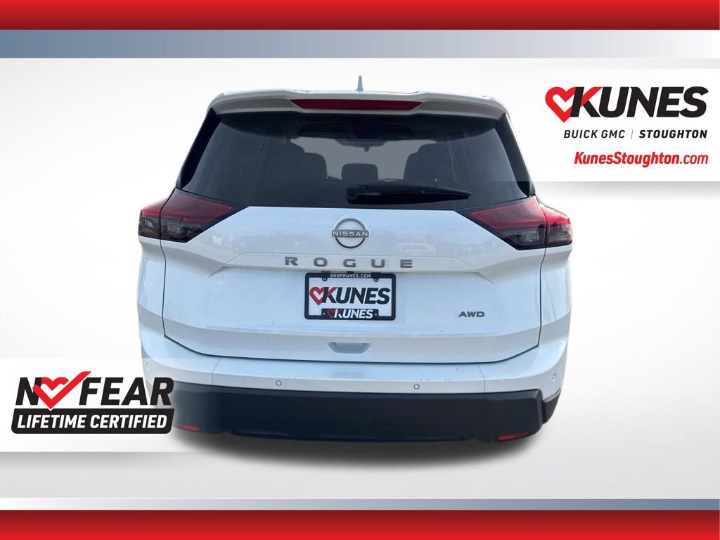 Used 2025 Nissan Rogue SV image 10