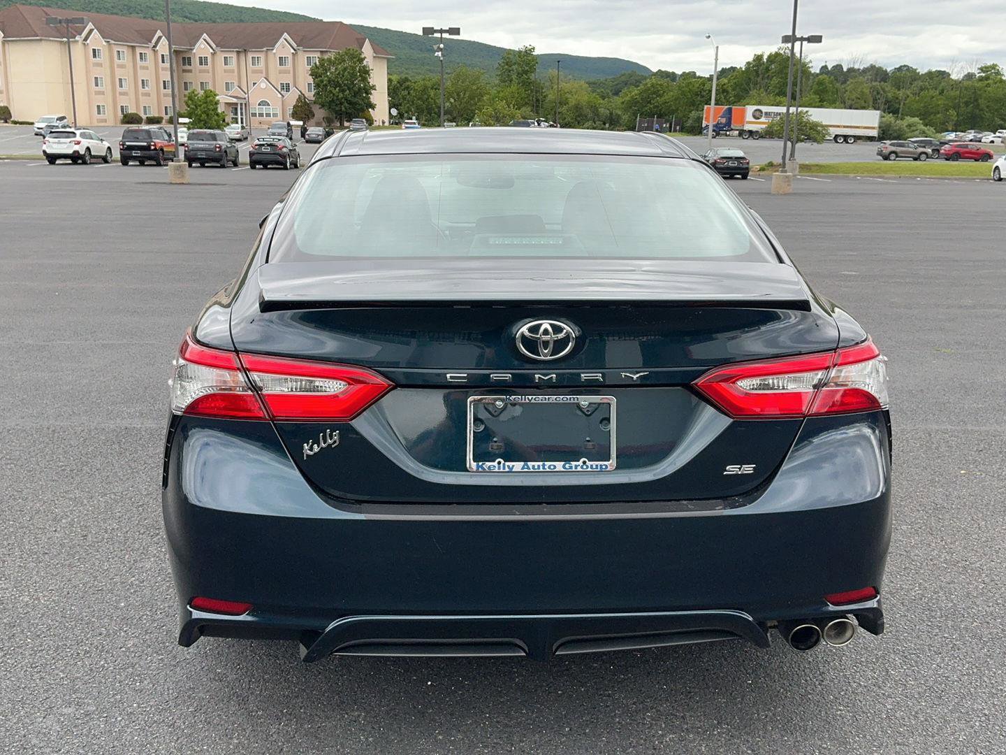 Used 2018 Toyota Camry SE w/ Moonroof Package FWD image 8