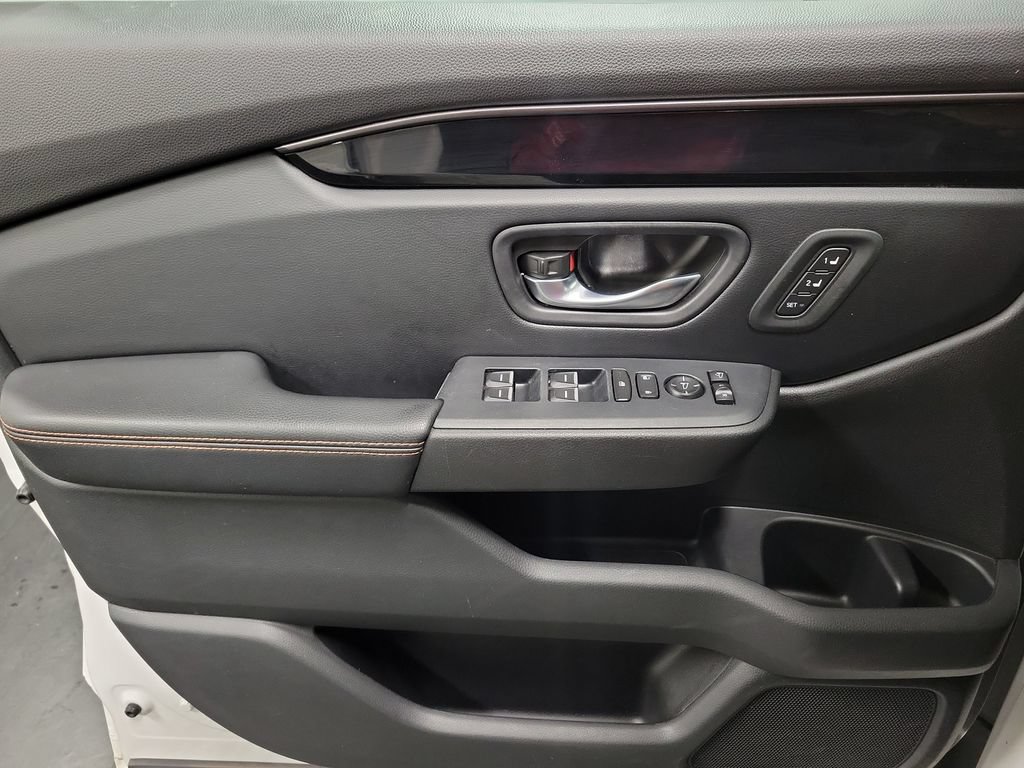 Used 2023 Honda Pilot TrailSport image 25