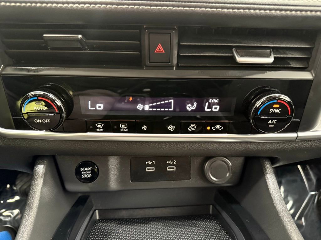 Used 2025 Nissan Rogue SV image 35