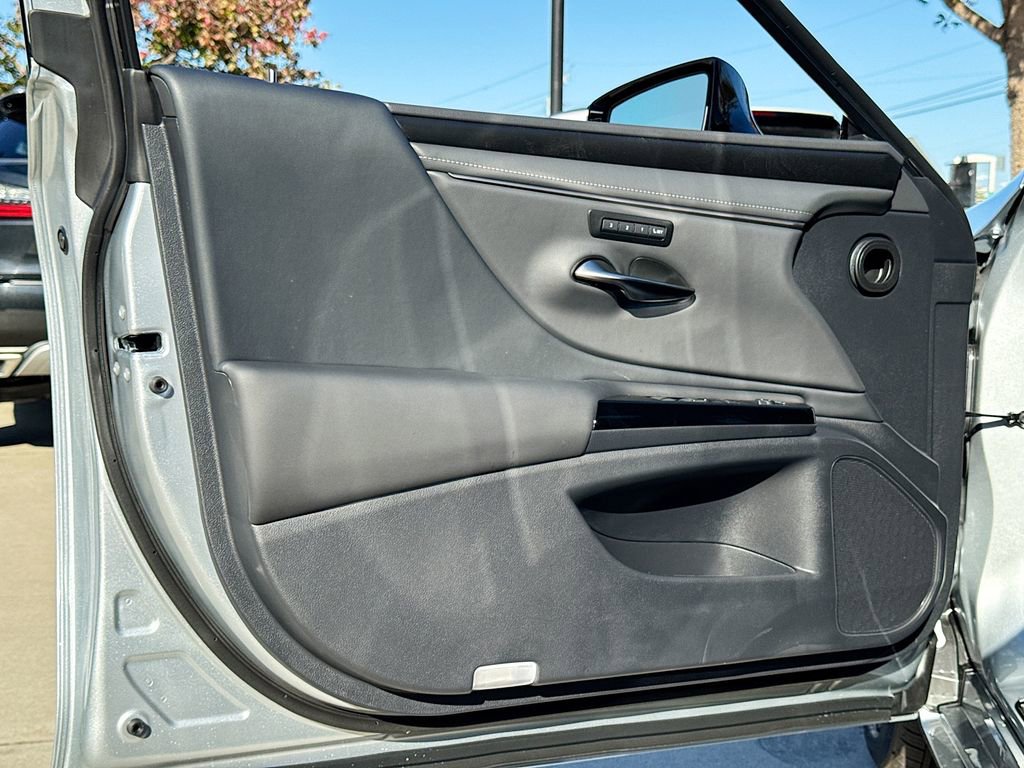 New 2025 Lexus ES 350 image 17