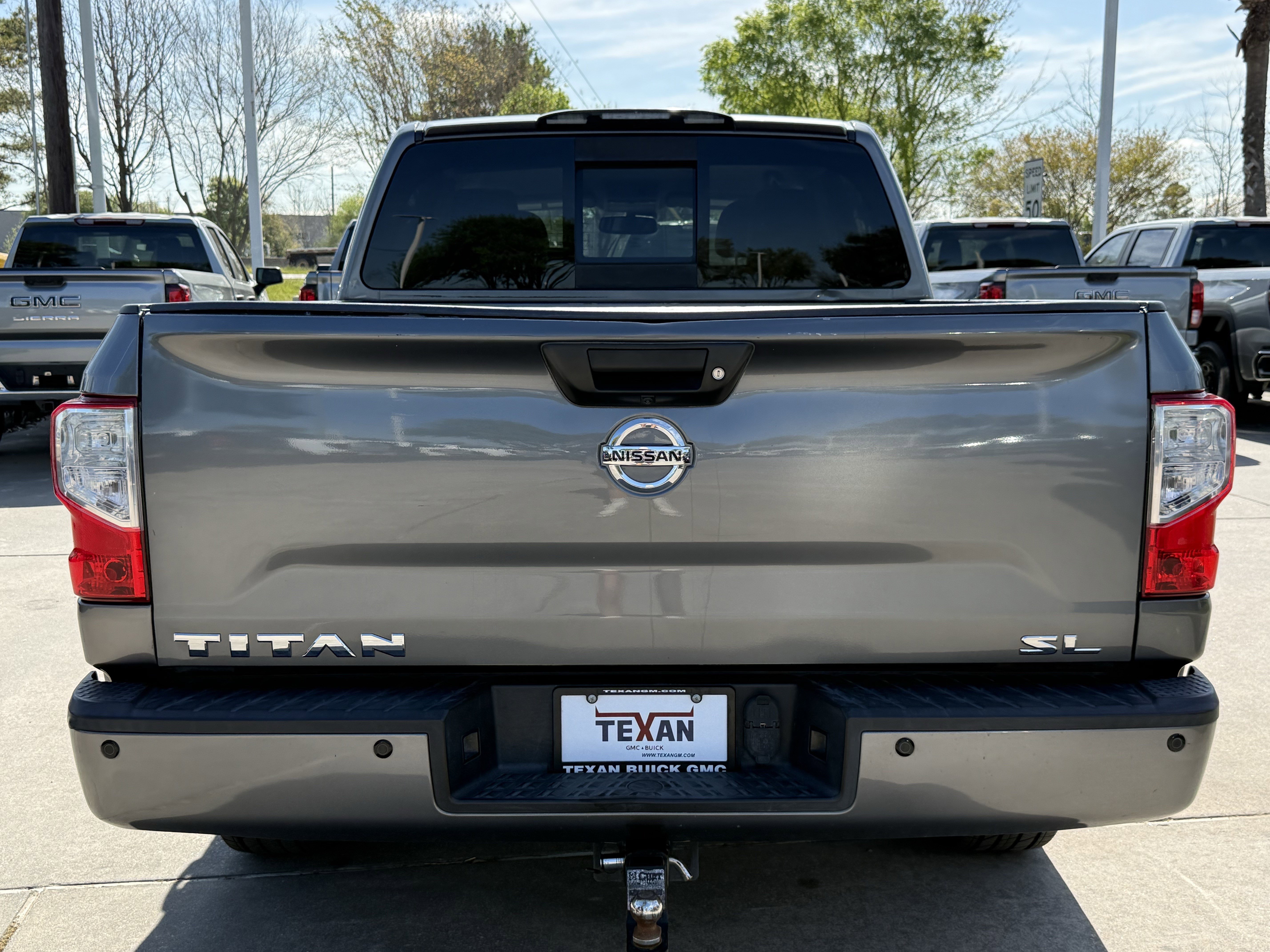 Used 2018 Nissan Titan SL image 6