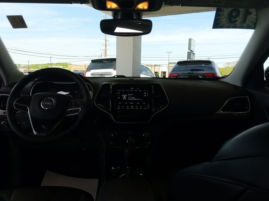 Used 2019 Jeep Cherokee Limited AWD/4WD image 16