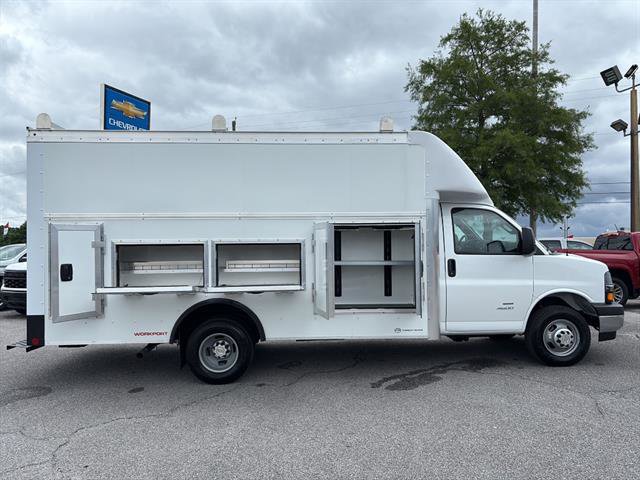 New 2026 Chevrolet Express 4500 w/ Power Convenience Package RWD image 11
