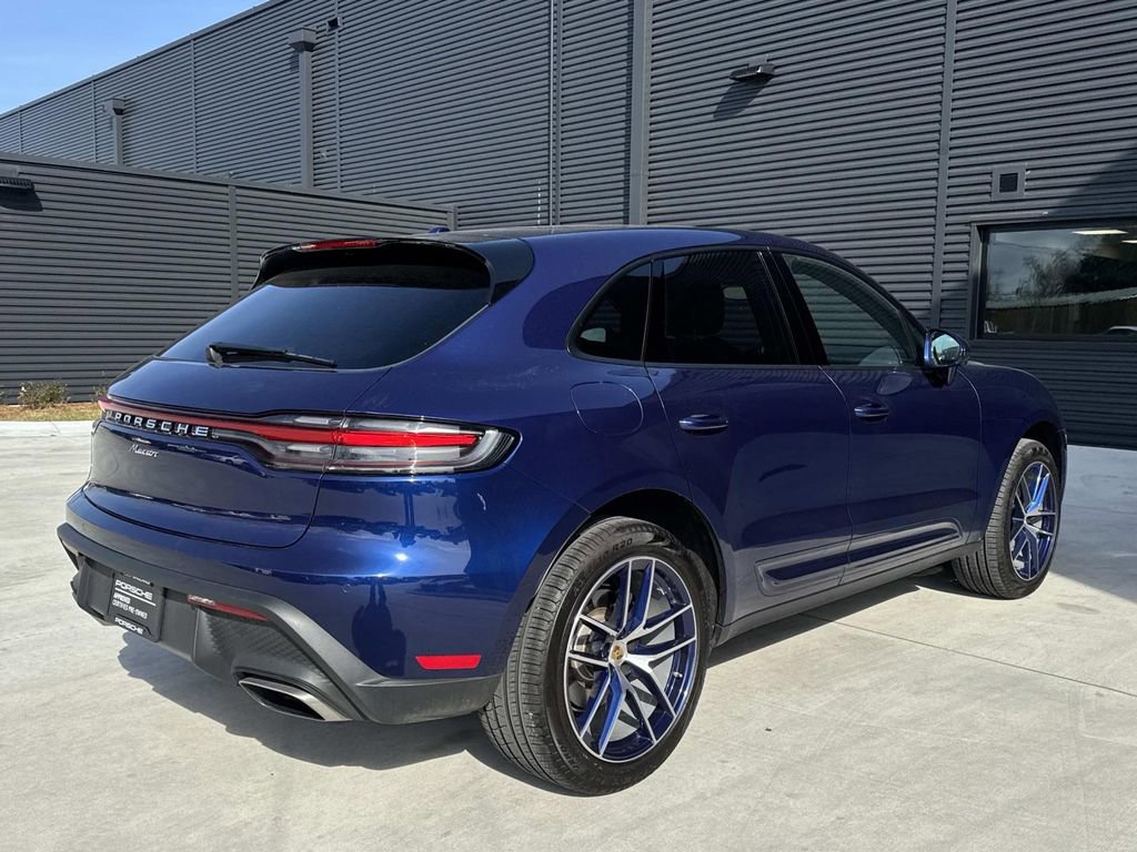 Certified 2025 Porsche Macan image 11