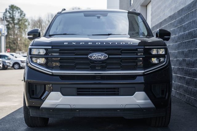 Used 2025 Ford Expedition Max Platinum w/ Driver's Package image 3