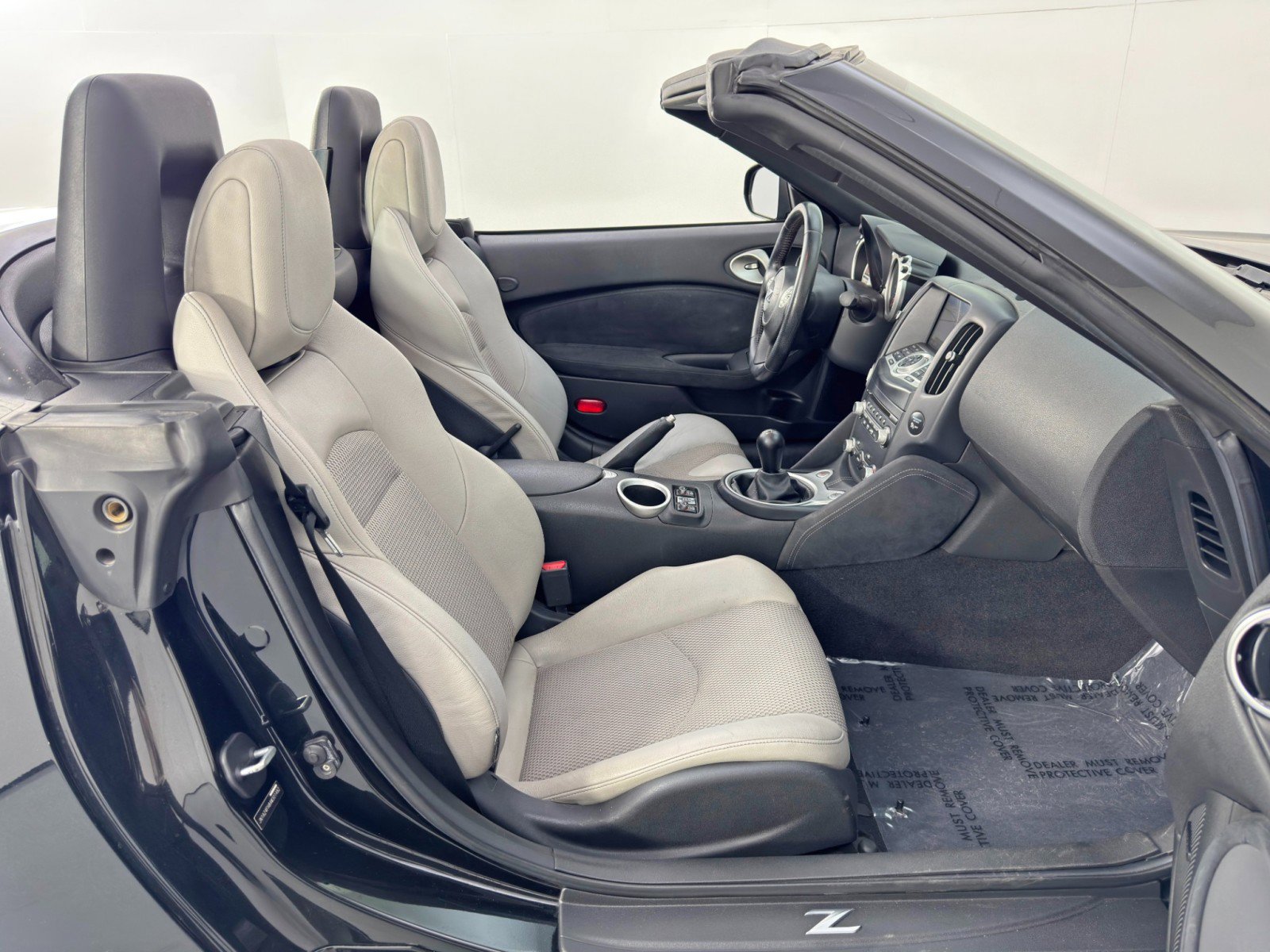 Used 2010 Nissan 370Z Touring w/ Sport Pkg image 14