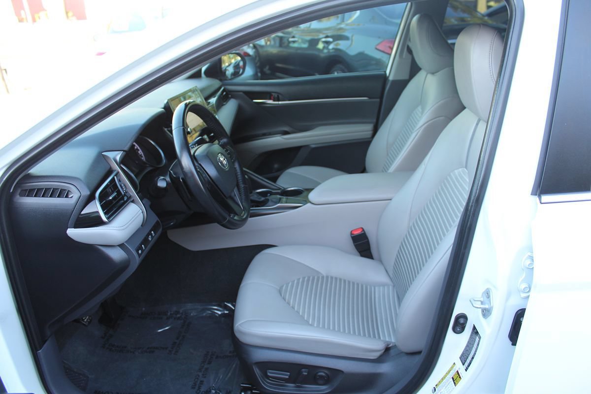 Used 2022 Toyota Camry SE w/ Convenience Package FWD image 18