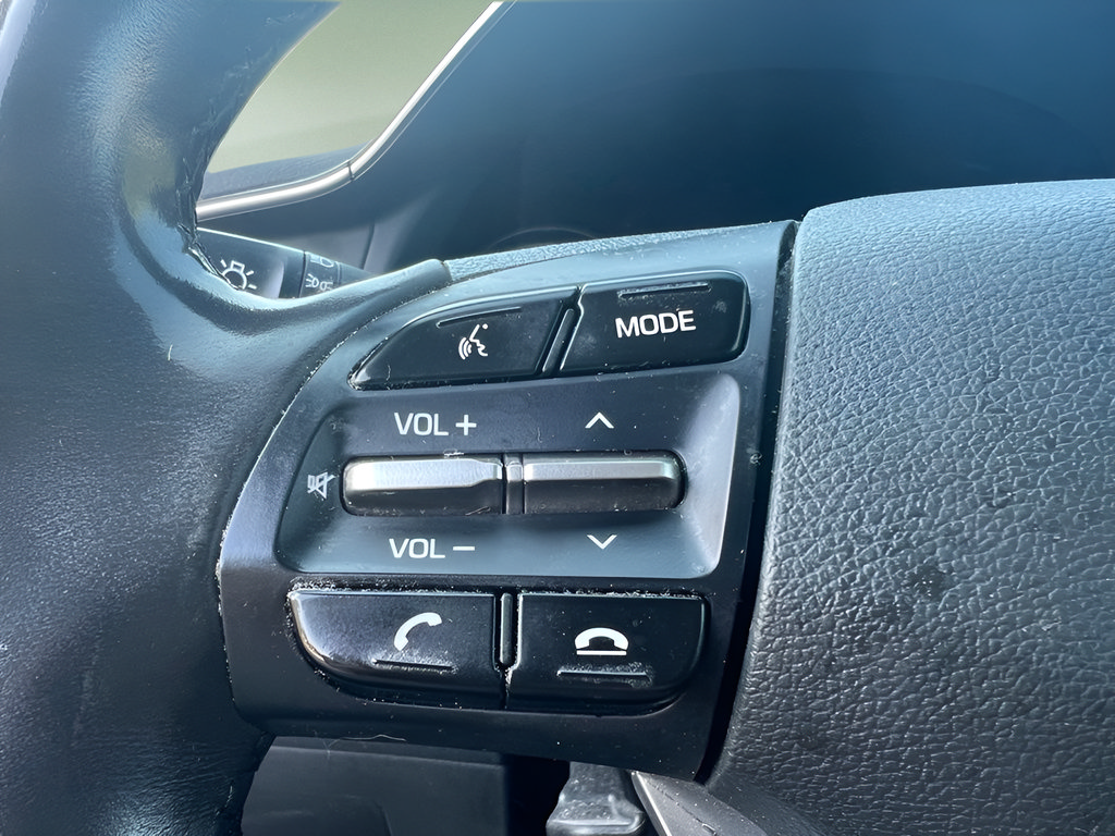 Used 2020 Hyundai Elantra Sedan FWD image 19