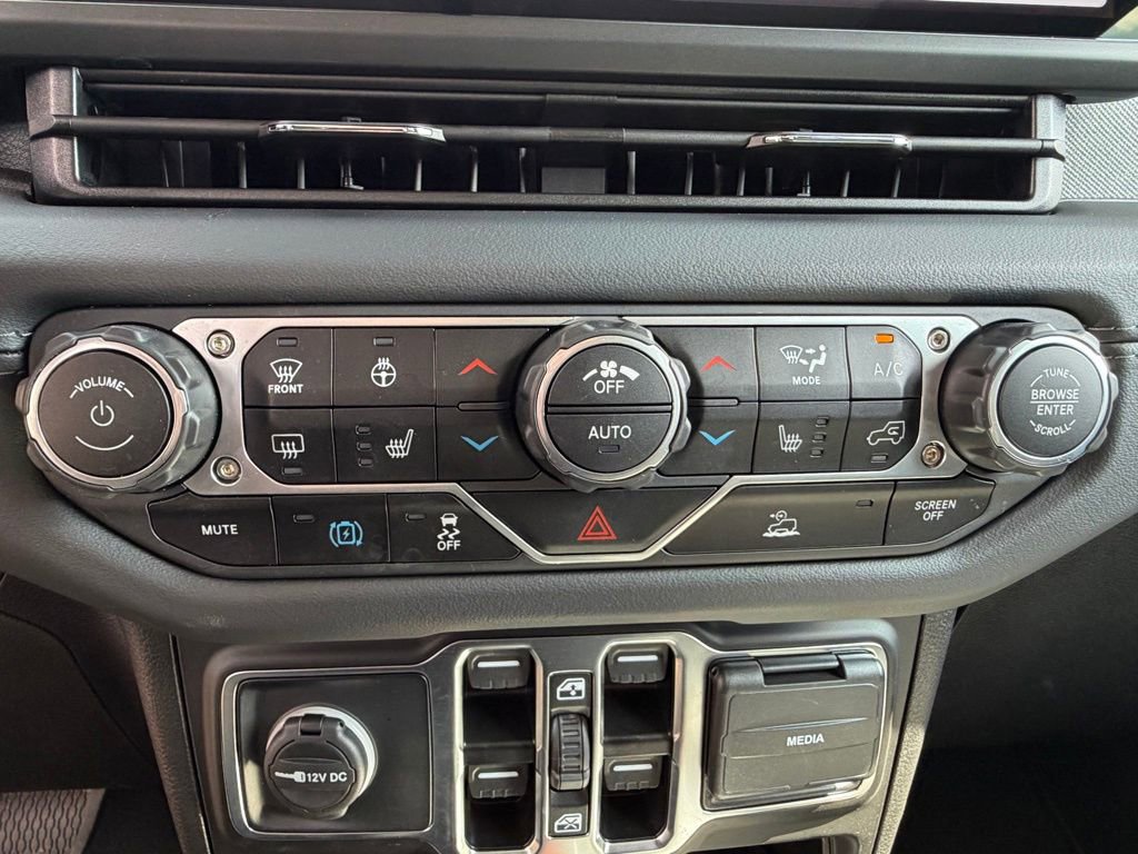 Certified 2025 Jeep Wrangler Unlimited Sahara AWD/4WD image 25