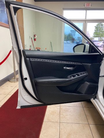 Used 2025 Nissan Sentra SV FWD image 15