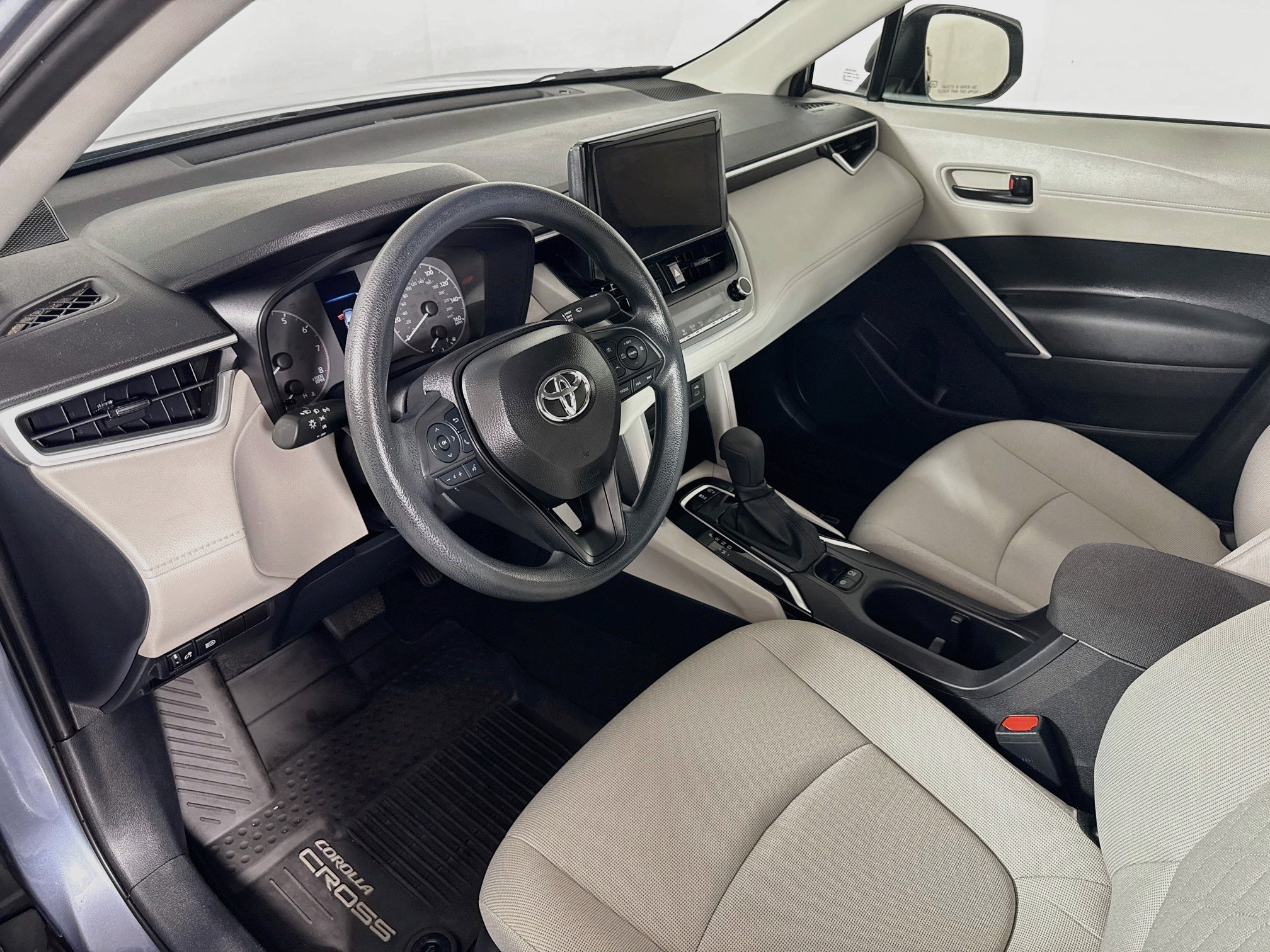 Used 2025 Toyota Corolla Cross L FWD image 9