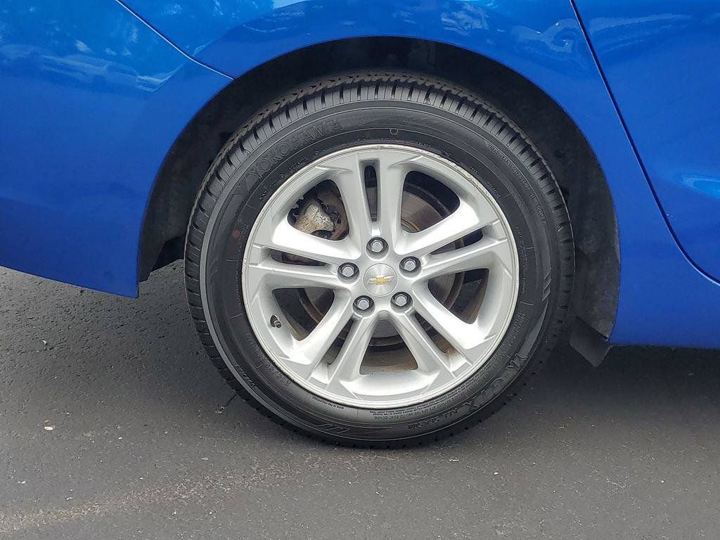 Used 2018 Chevrolet Cruze LT w/ Sun And Sound Package FWD image 34