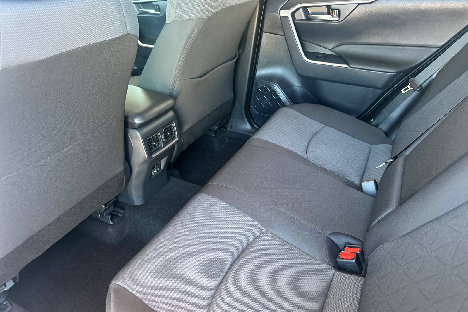 Used 2025 Toyota RAV4 XLE AWD/4WD image 14