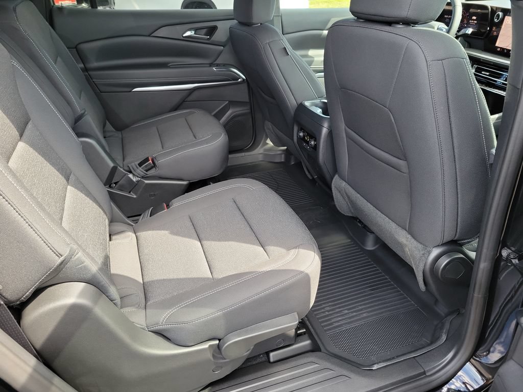 New 2027 Chevrolet Traverse LT w/ Midnight/Sport Edition FWD image 18