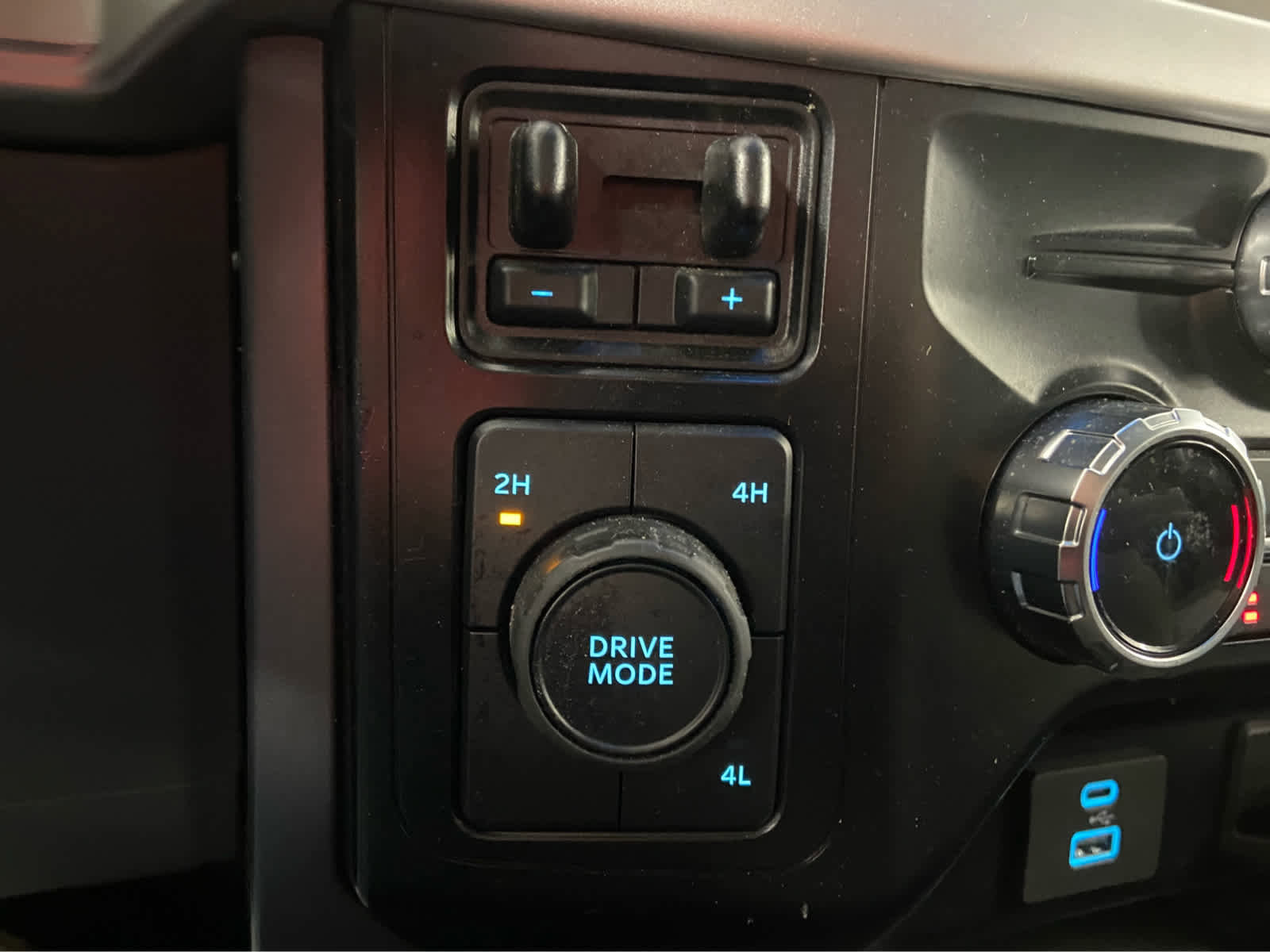 Used 2023 Ford F150 XLT w/ Equipment Group 302A High image 35