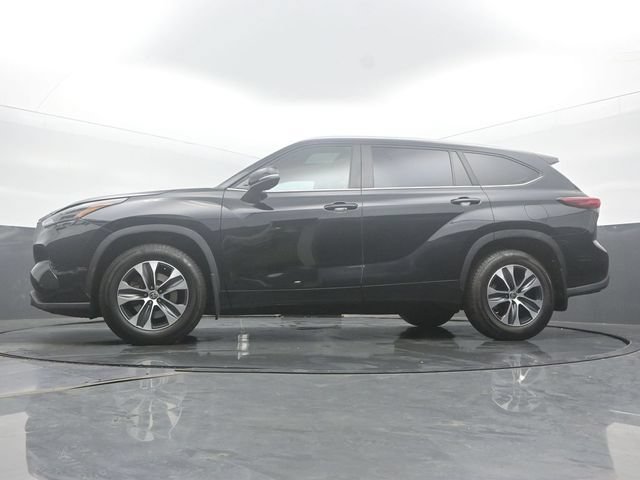 Used 2023 Toyota Highlander XLE AWD/4WD image 49