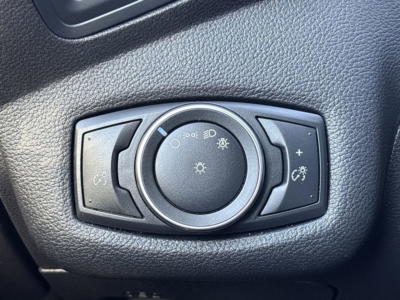 Used 2017 Ford C-MAX SE image 24