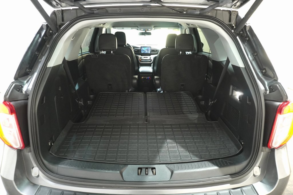 Used 2022 Ford Explorer XLT w/ Equipment Group 202A image 6