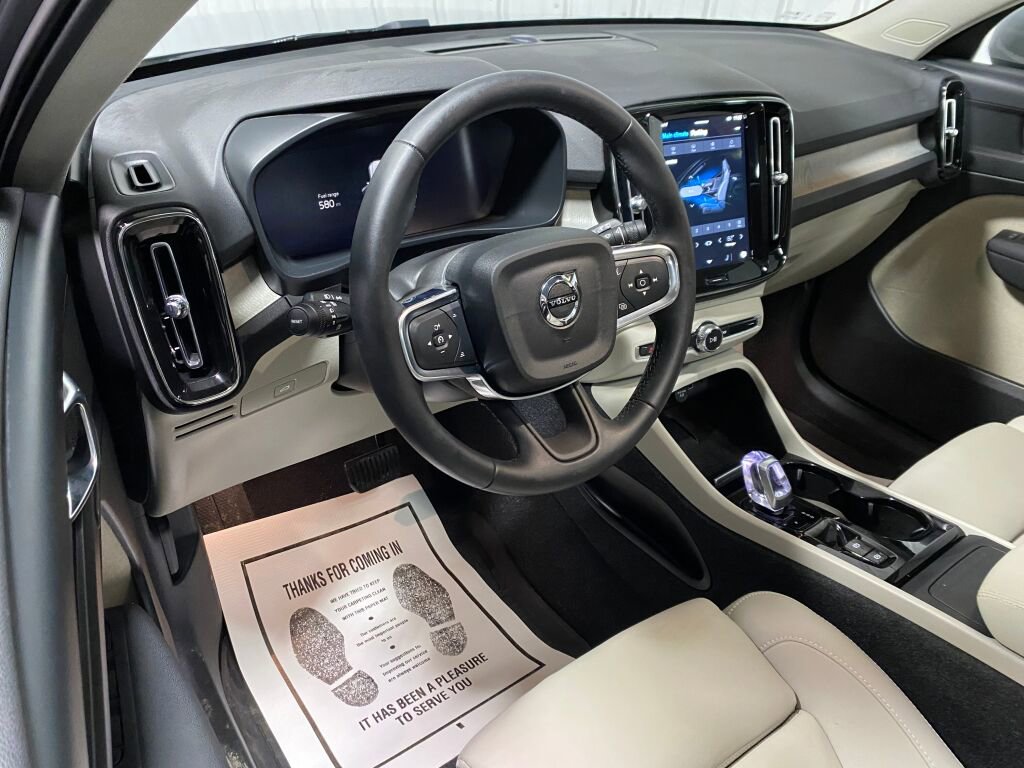 Used 2024 Volvo XC40 B5 Plus image 6