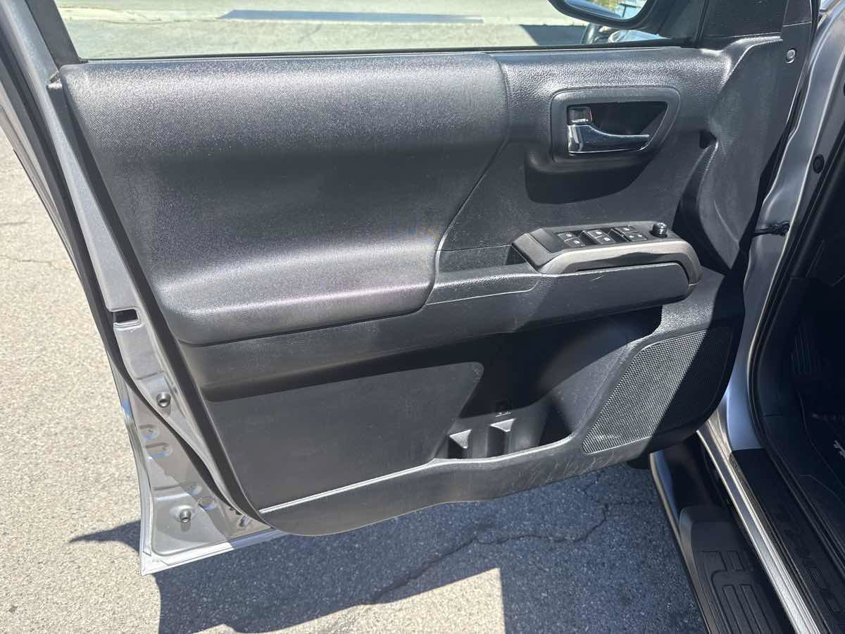 Used 2019 Toyota Tacoma TRD Sport AWD/4WD image 10