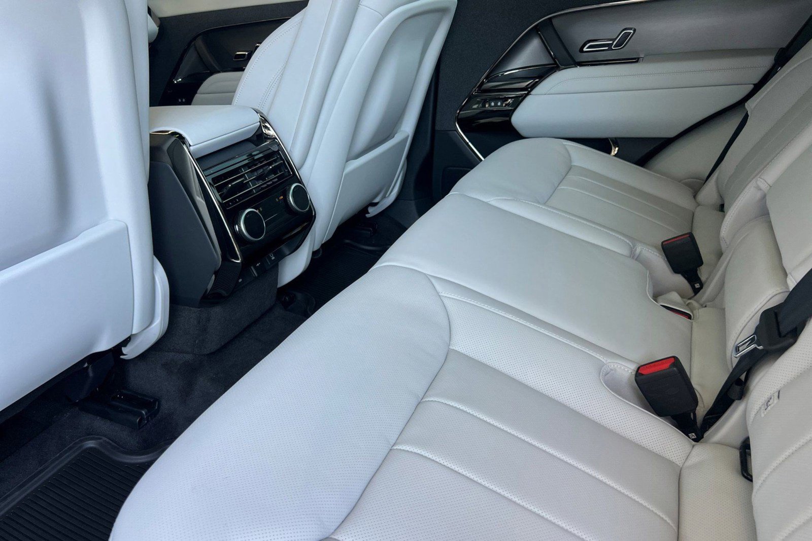 New 2026 Land Rover Range Rover Sport SE AWD/4WD image 21