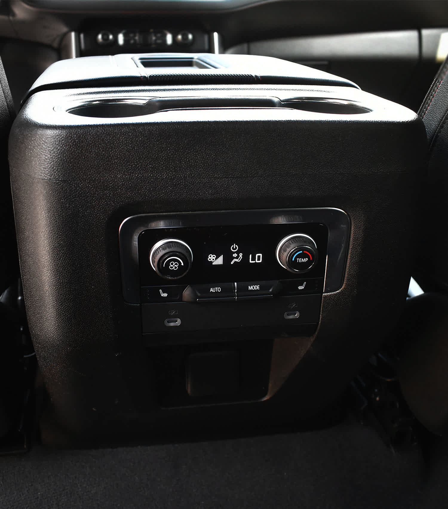 Used 2022 Chevrolet Suburban RST w/ Sport Performance Package AWD/4WD image 11