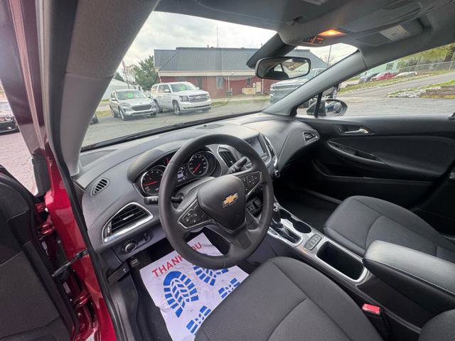 Used 2019 Chevrolet Cruze LT w/ Convenience Package FWD image 9