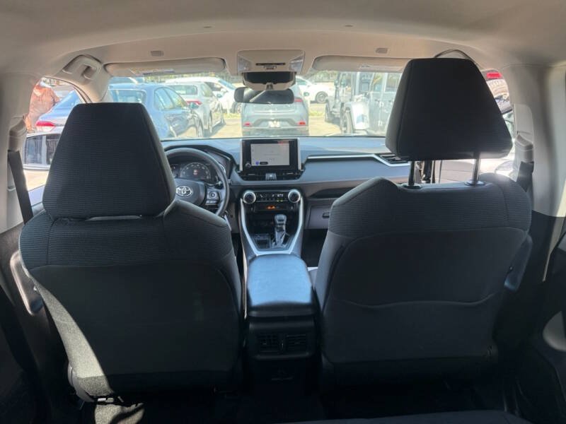 Used 2025 Toyota RAV4 LE FWD image 19