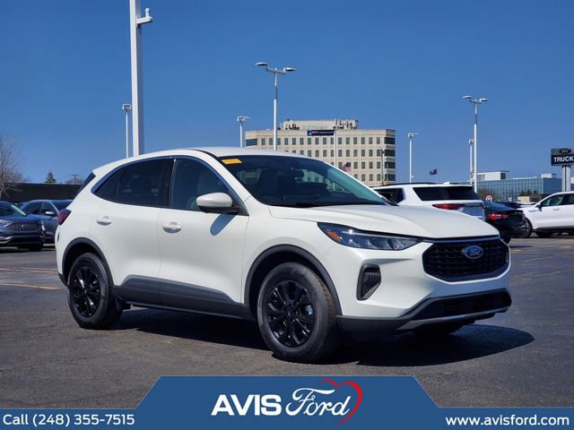 Used 2023 Ford Escape Active w/ Tech Pack #2 AWD/4WD image 2