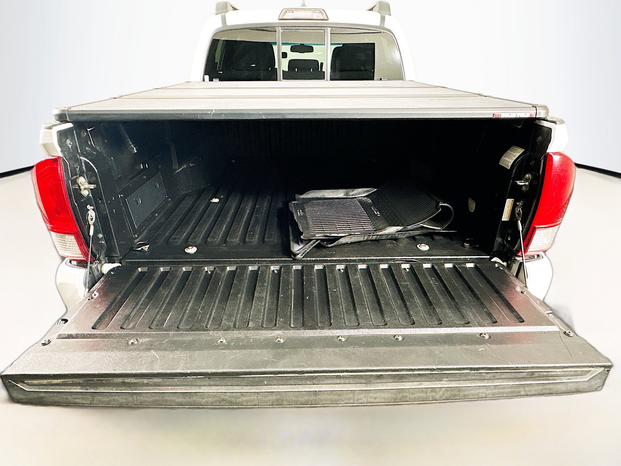 Used 2016 Toyota Tacoma TRD Sport w/ Towing Package AWD/4WD image 26