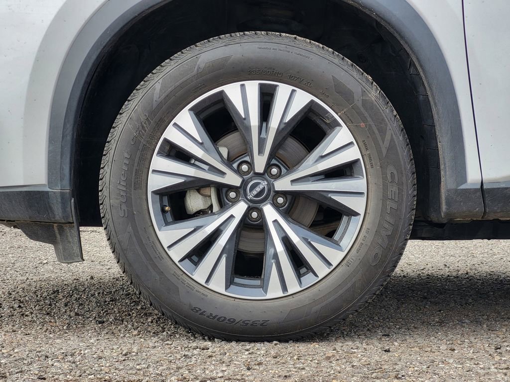 Used 2023 Nissan Rogue SV image 10