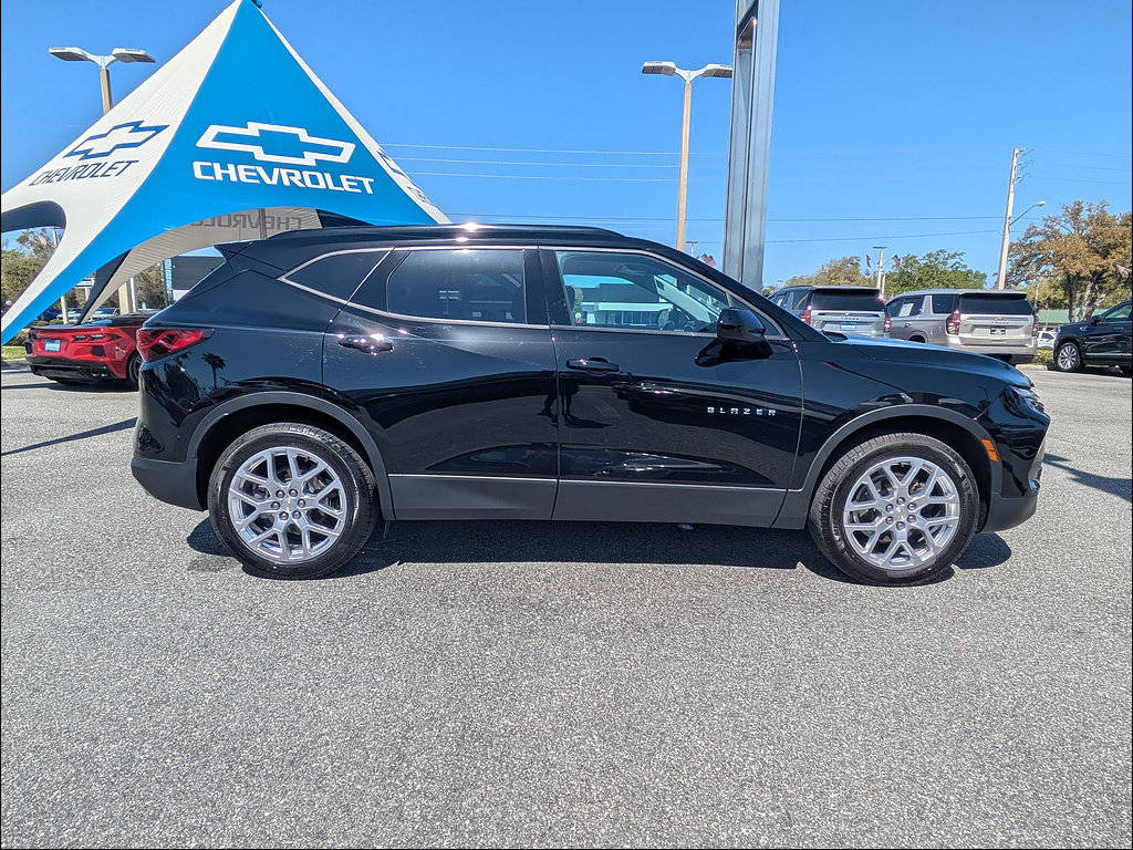Certified 2024 Chevrolet Blazer LT w/ Convenience Package AWD/4WD image 3