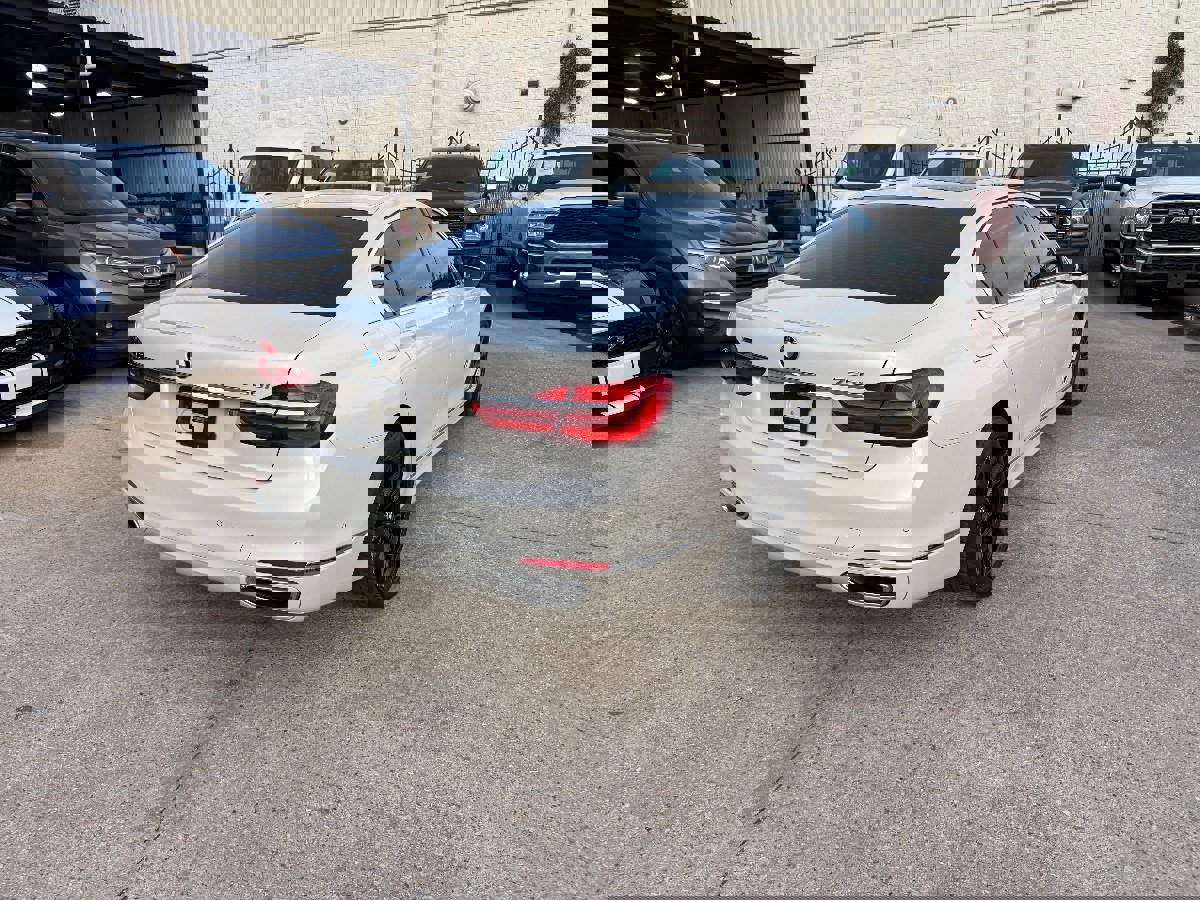 Used 2018 BMW 750i xDrive image 4