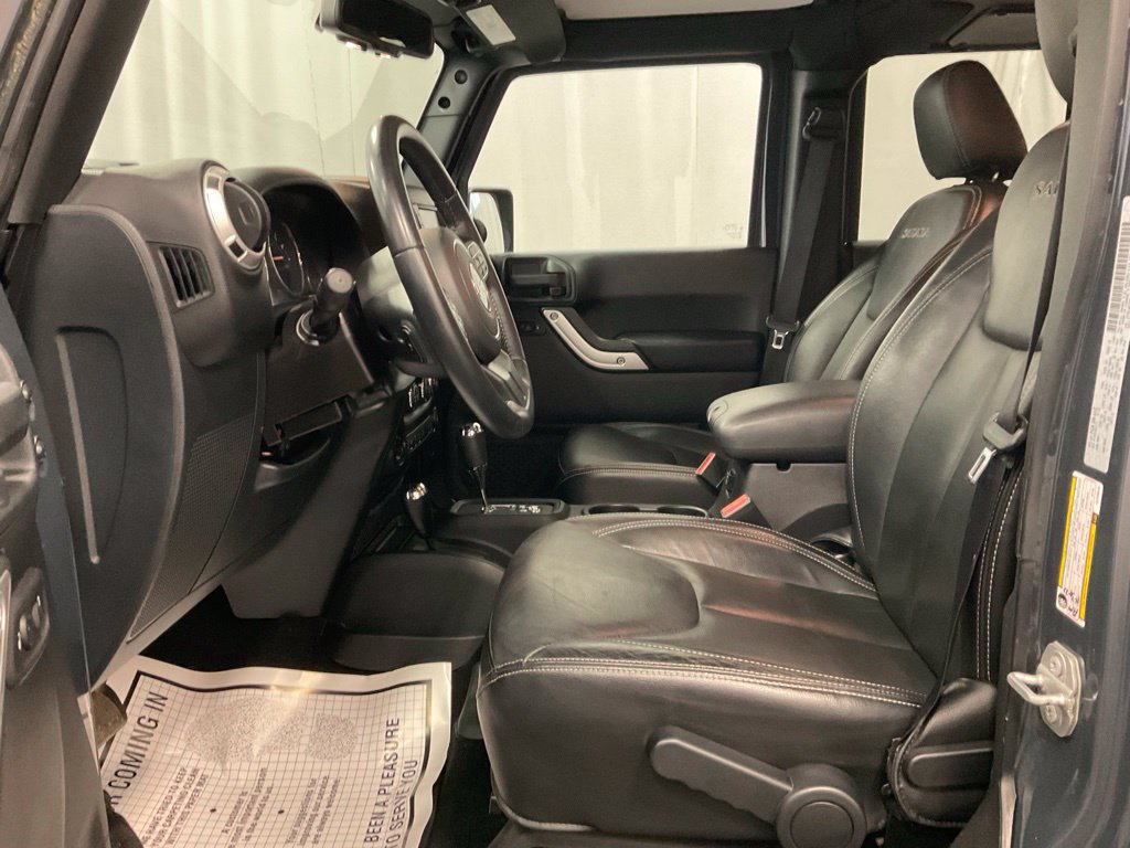 Used 2016 Jeep Wrangler Unlimited Sahara w/ Connectivity Group AWD/4WD image 4