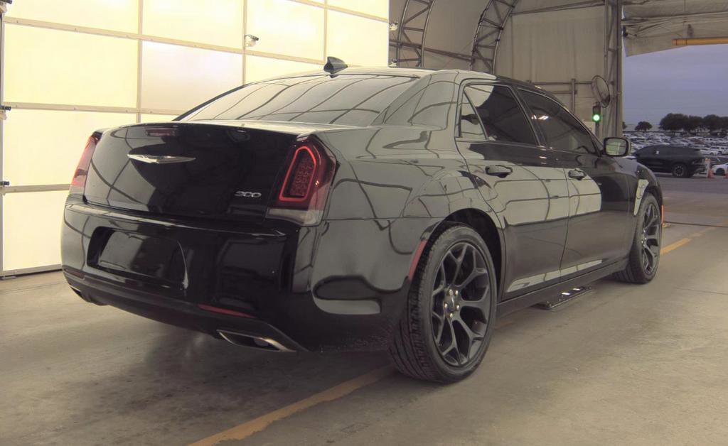 Used 2019 Chrysler 300 Touring w/ Sport Appearance Package RWD image 8