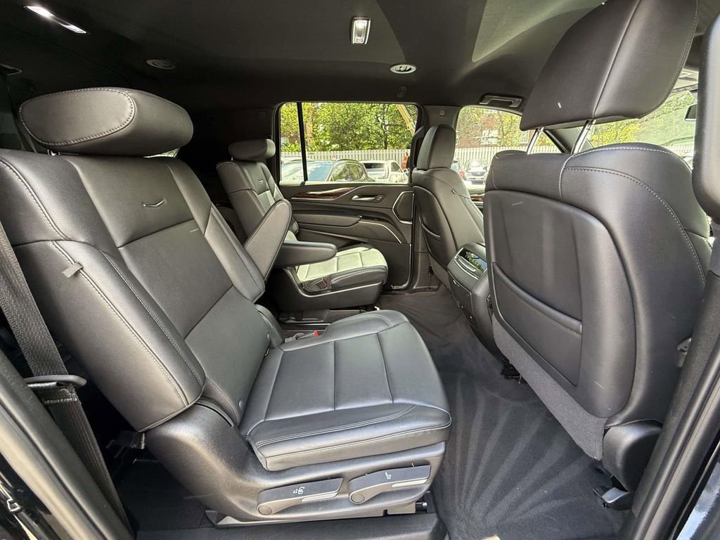 Used 2024 Cadillac Escalade ESV Luxury AWD/4WD image 51