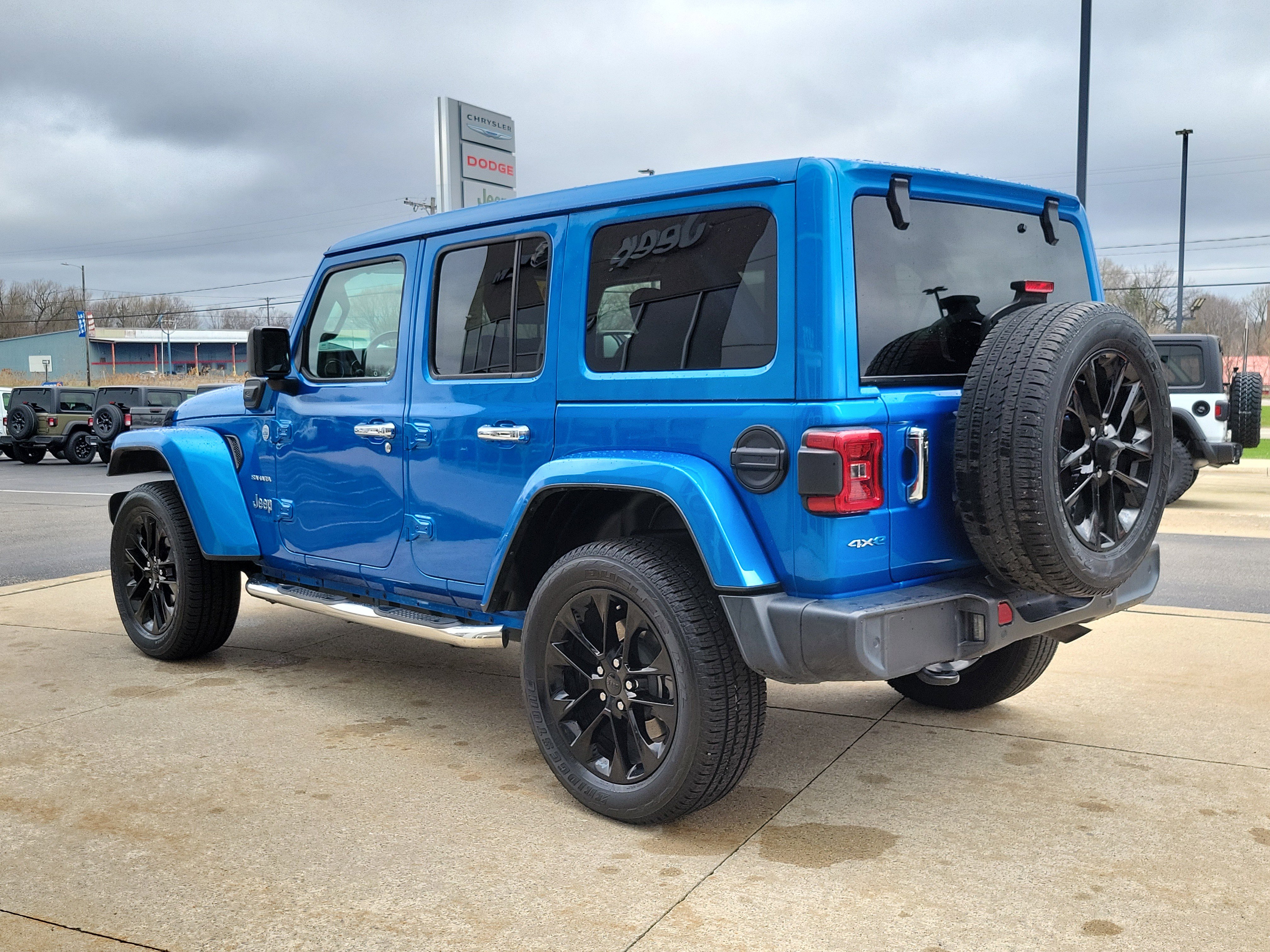 Used 2021 Jeep Wrangler Unlimited Sahara w/ Safety Group image 3
