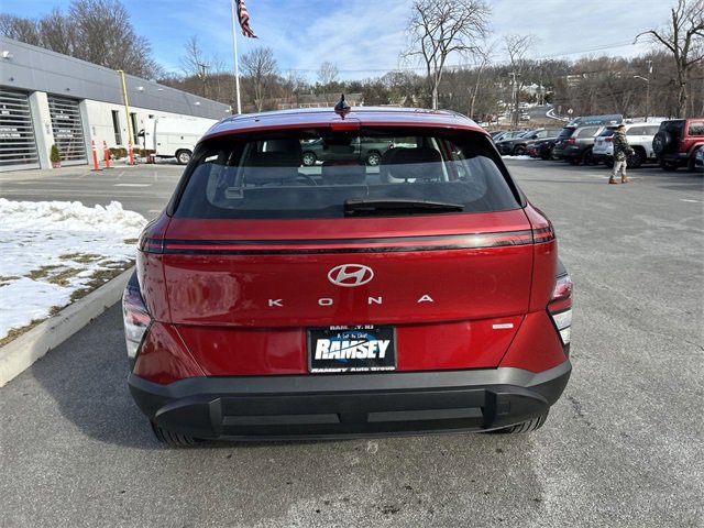 Used 2024 Hyundai Kona SE image 7