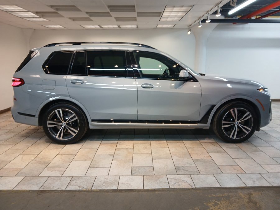 Used 2024 BMW X7 xDrive40i w/ M Sport Package image 2