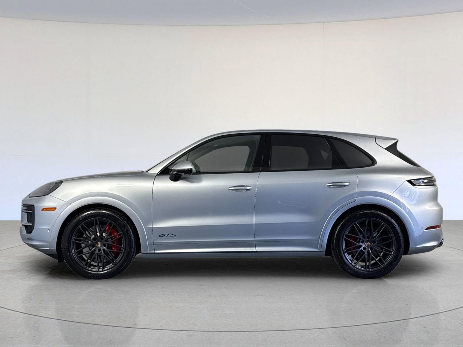 New 2026 Porsche Cayenne GTS image 2