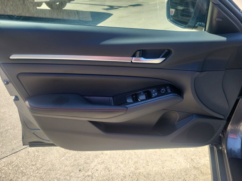 Used 2024 Nissan Altima 2.5 SR image 13