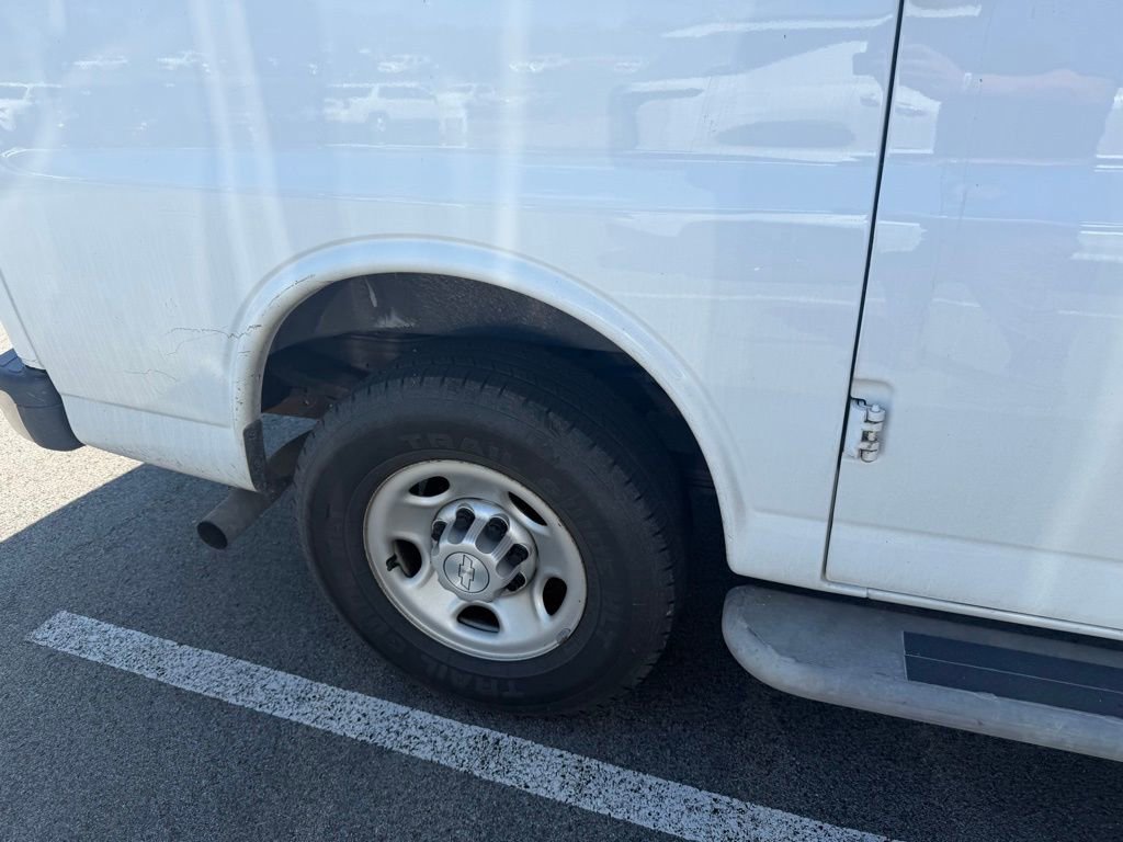 Used 2018 Chevrolet Express 2500 w/ Driver Convenience Package image 3