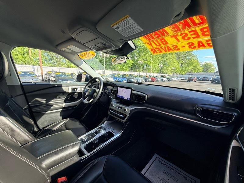 Used 2022 Ford Explorer XLT w/ Equipment Group 202A AWD/4WD image 18