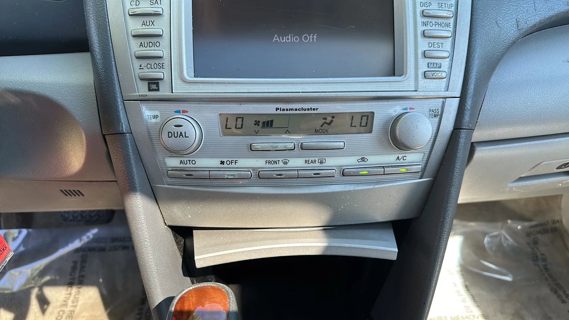 Used 2011 Toyota Camry XLE w/ SE/XLE Extra-Value Pkg FWD image 32