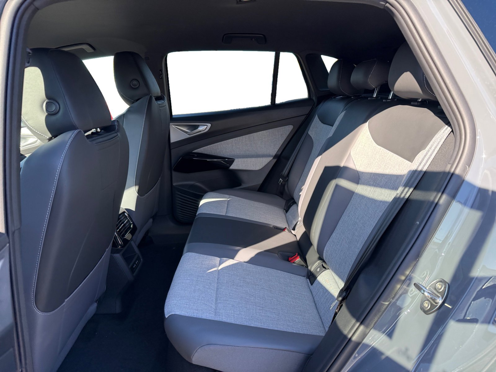 New 2025 Volkswagen ID.4 Pro RWD image 16