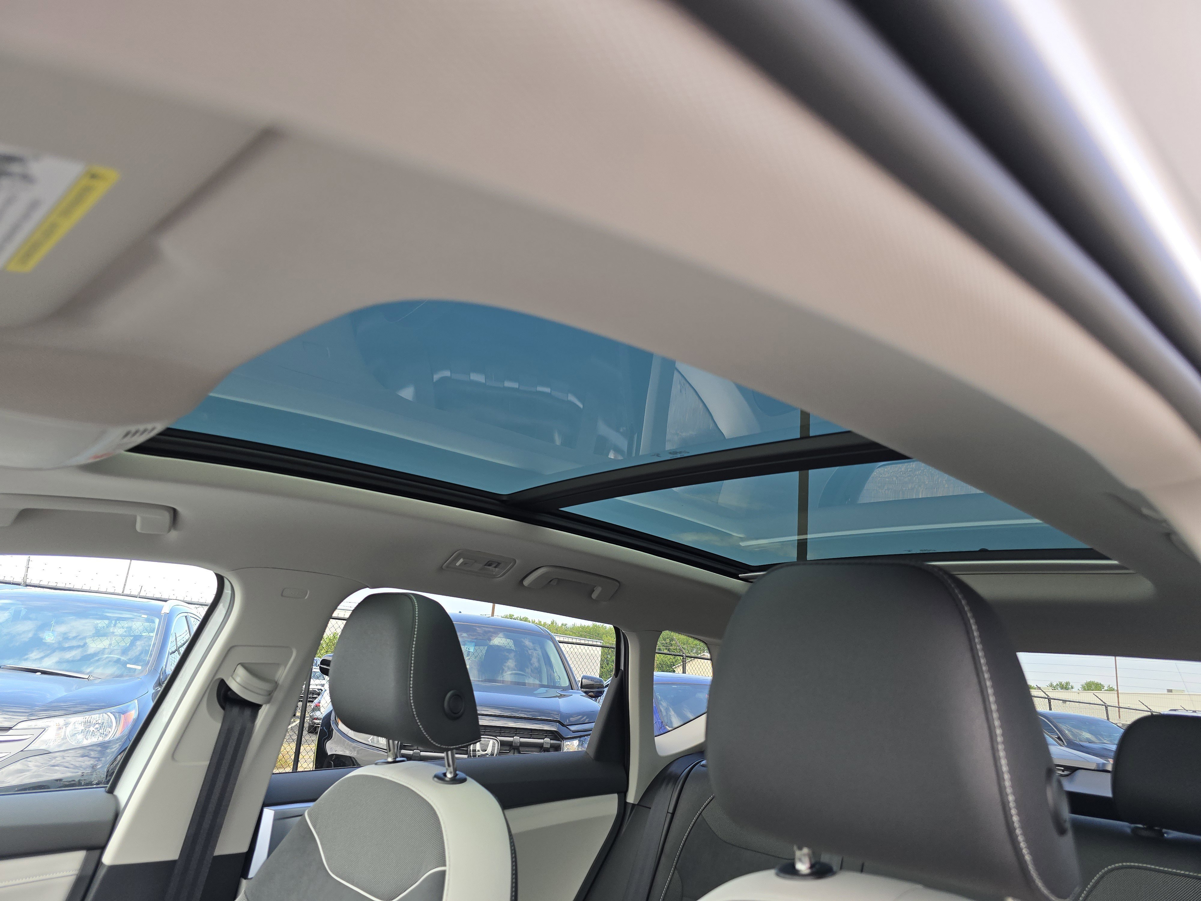 New 2025 Volkswagen Taos SE image 9