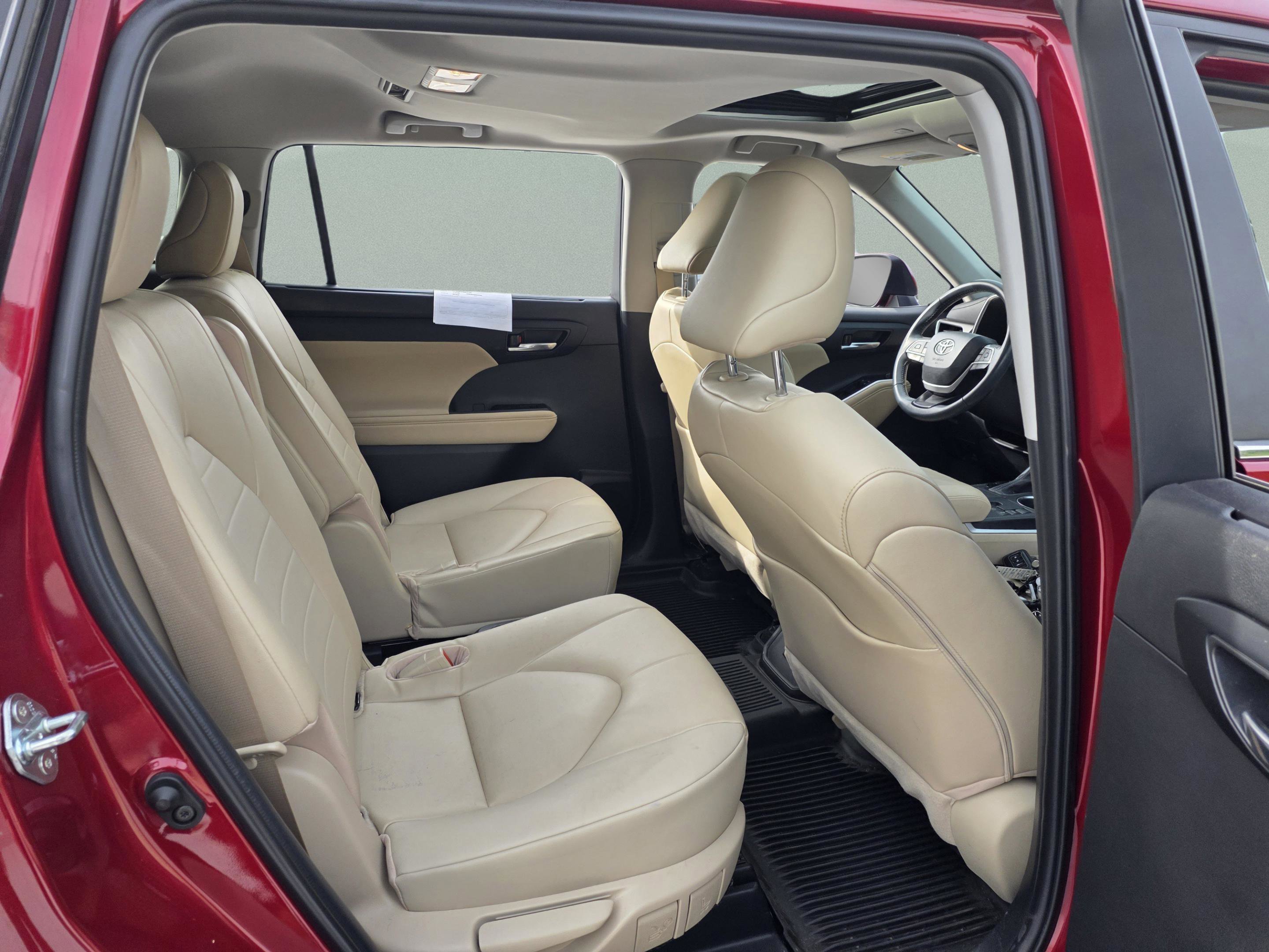 Used 2023 Toyota Highlander XLE image 21