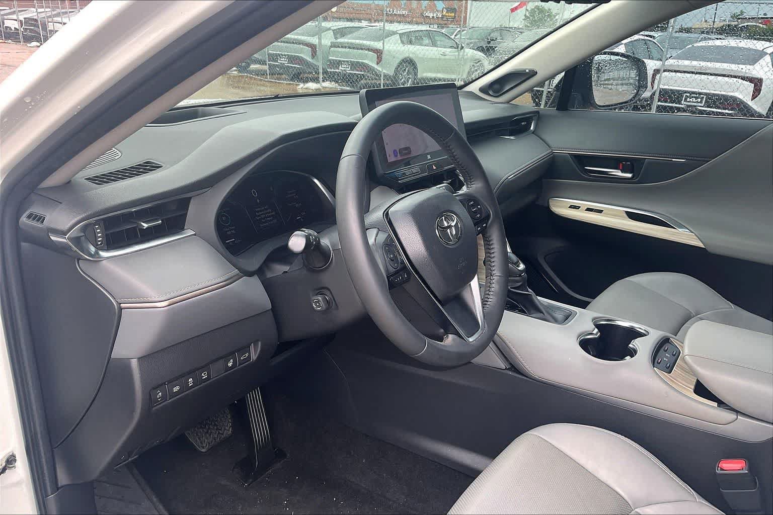 Used 2023 Toyota Venza Limited AWD/4WD image 2