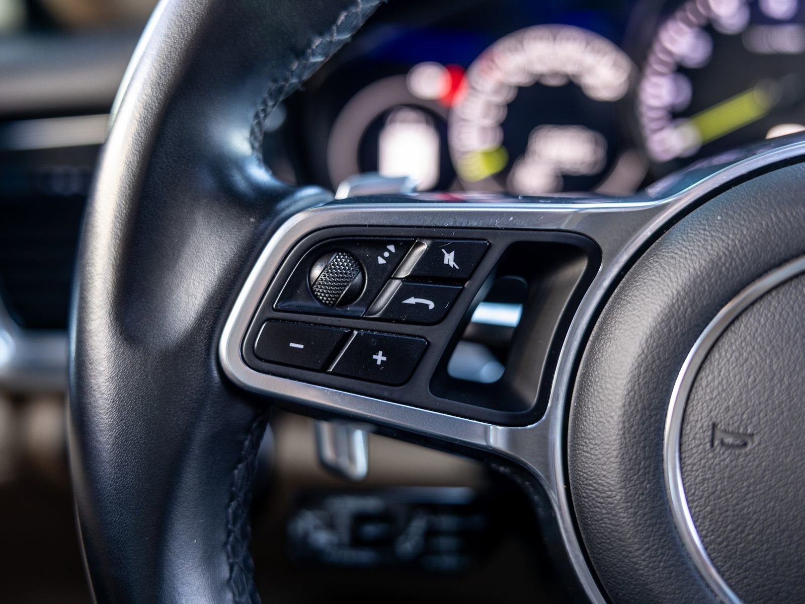 Certified 2020 Porsche Panamera 4 image 32